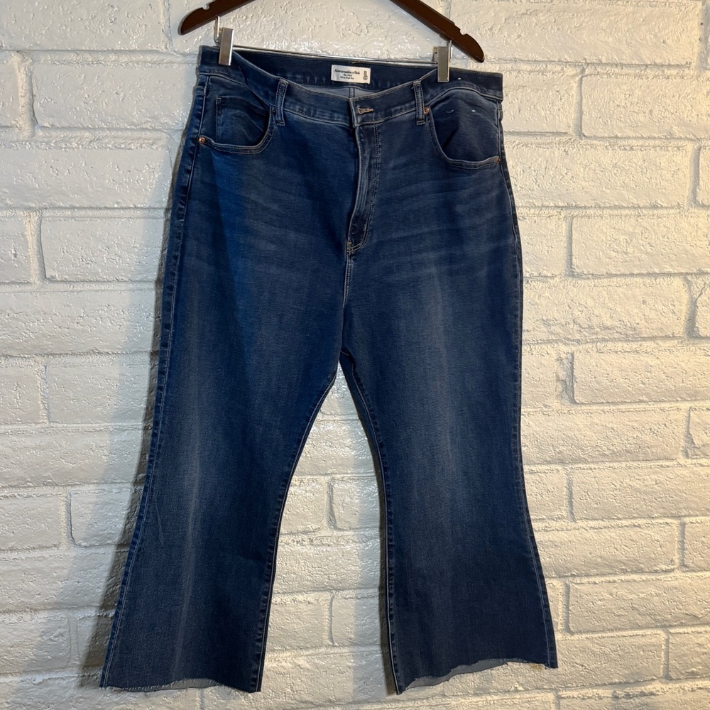 Abercrombie & Fitch Ultra High Rise Flare Jeans Size 35/20 Short. Frayed Hem